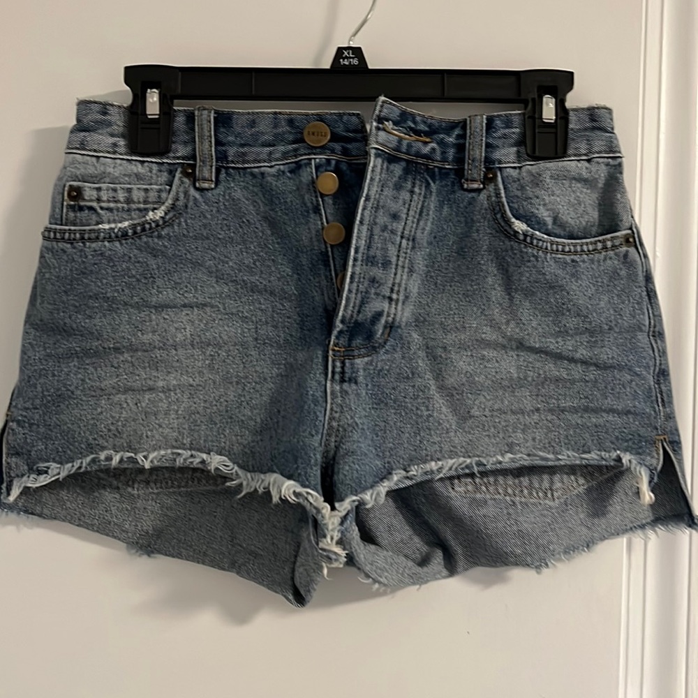 Amuse society Jean shorts. Slightly high waisted